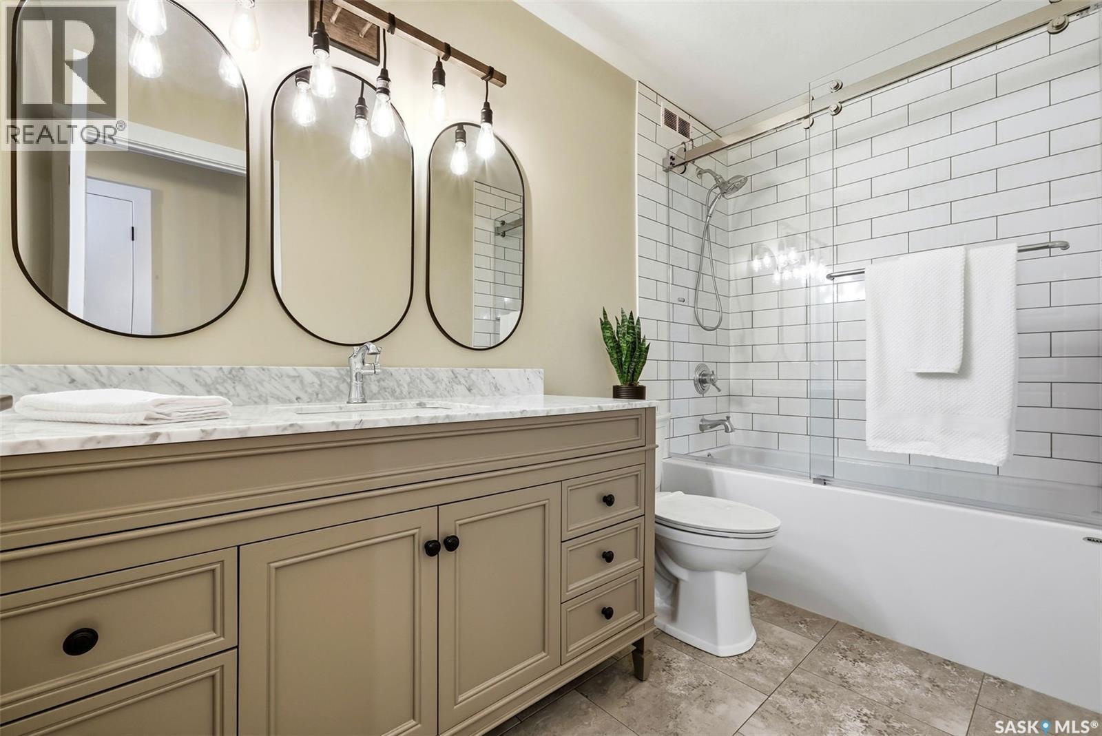 2611 Grainger Place E, Regina, SK - Indoor Photo Showing Bathroom