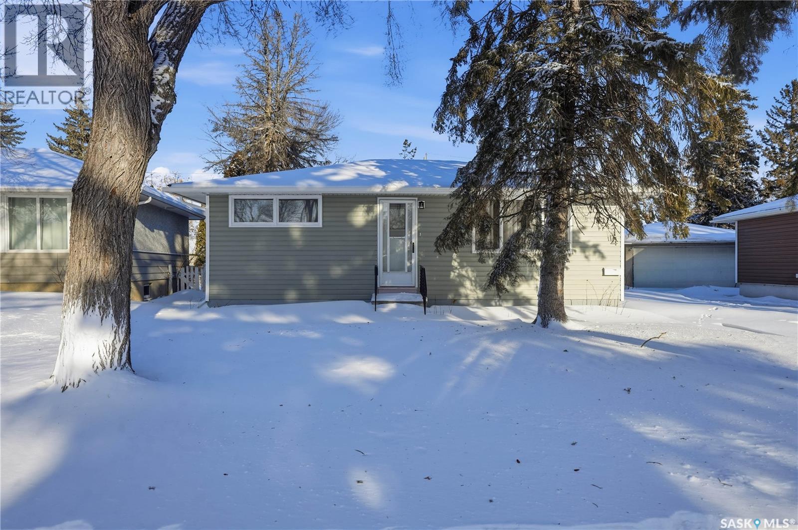 4214 Richmond Place, Regina, SK - Outdoor