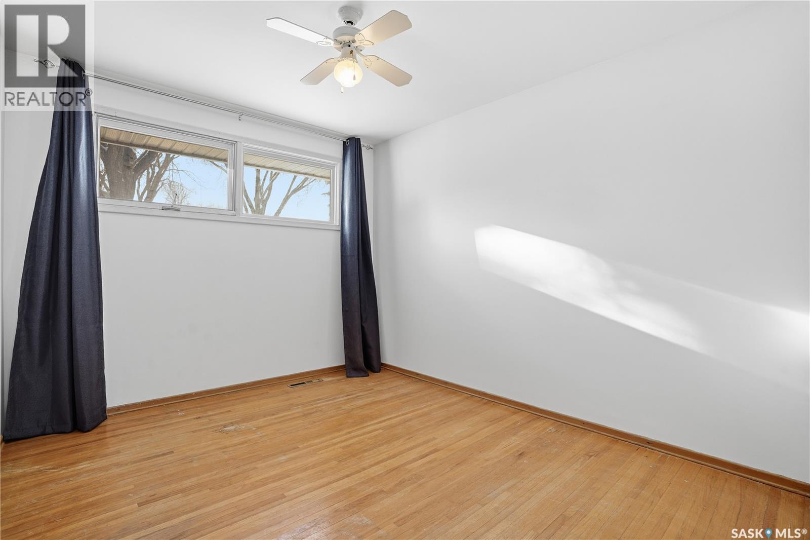 4214 Richmond Place, Regina, SK - Indoor Photo Showing Other Room