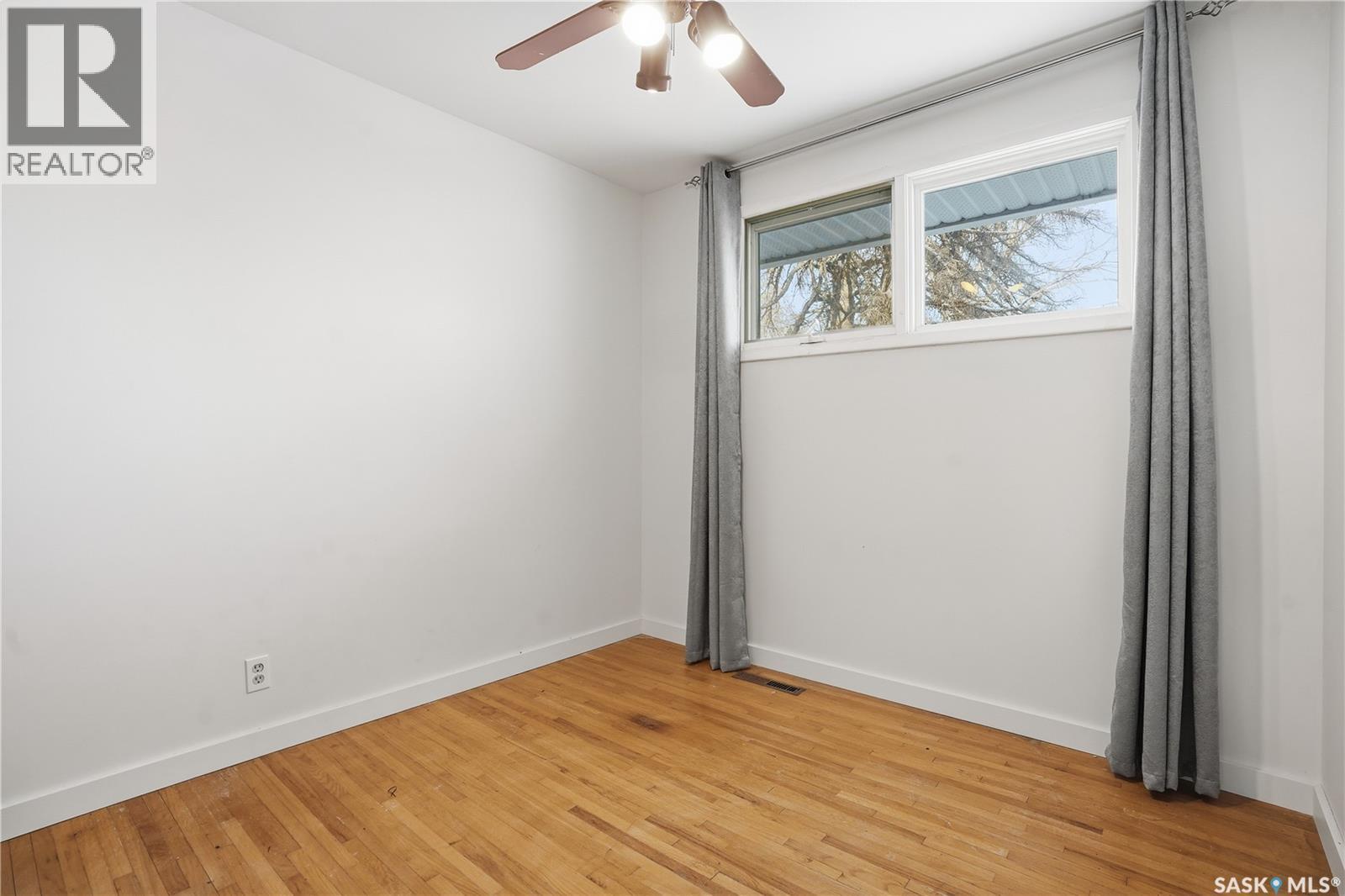 4214 Richmond Place, Regina, SK - Indoor Photo Showing Other Room