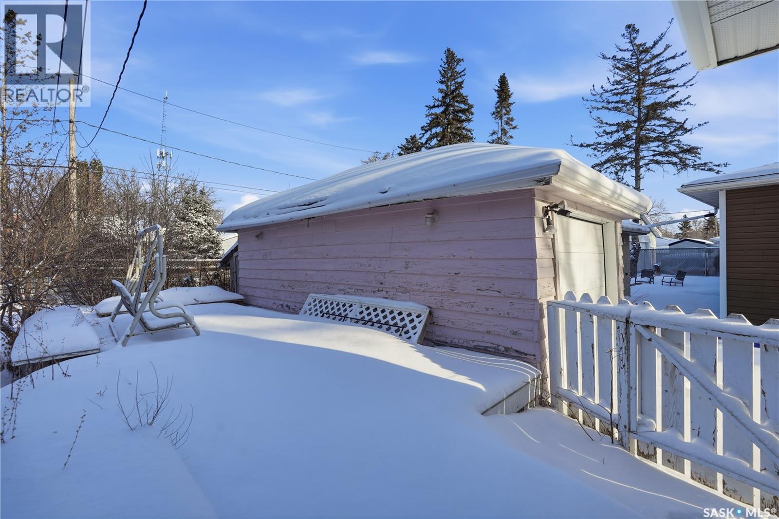 4214 Richmond Place, Regina, SK - Outdoor