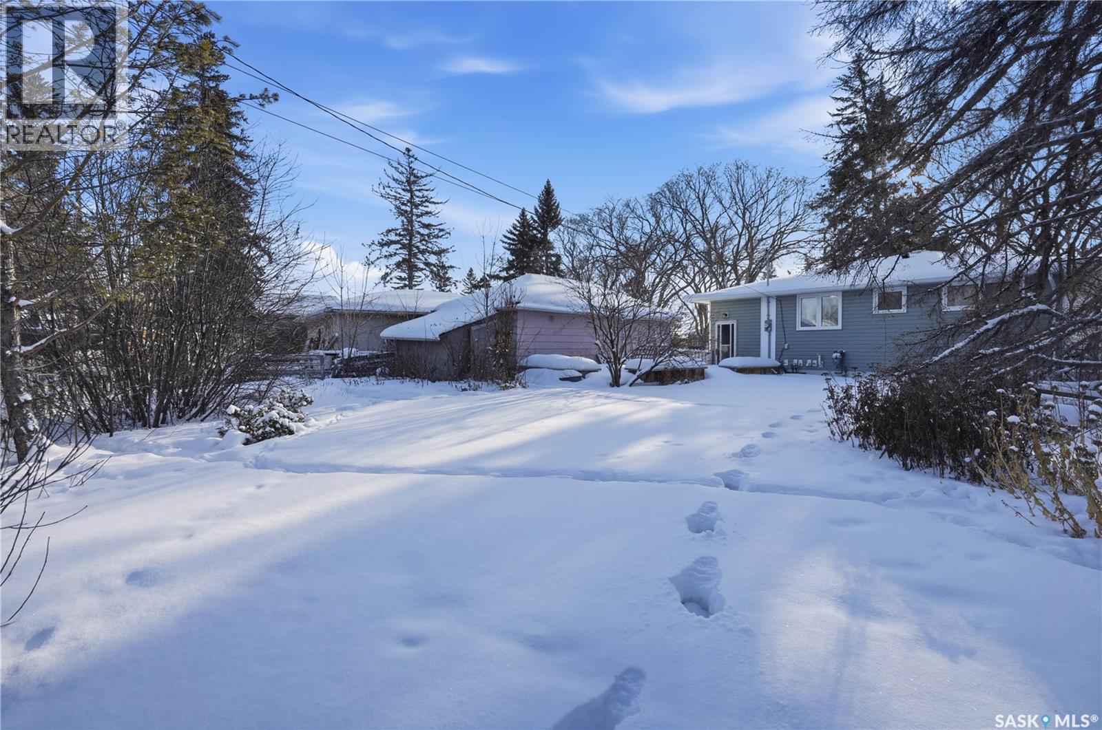 4214 Richmond Place, Regina, SK - Outdoor