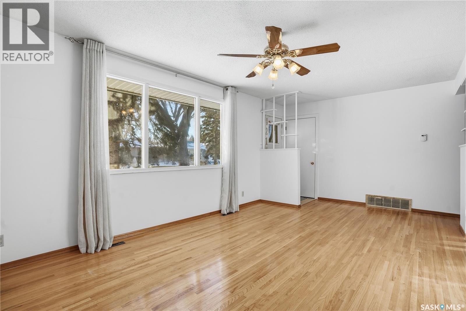 4214 Richmond Place, Regina, SK - Indoor Photo Showing Other Room