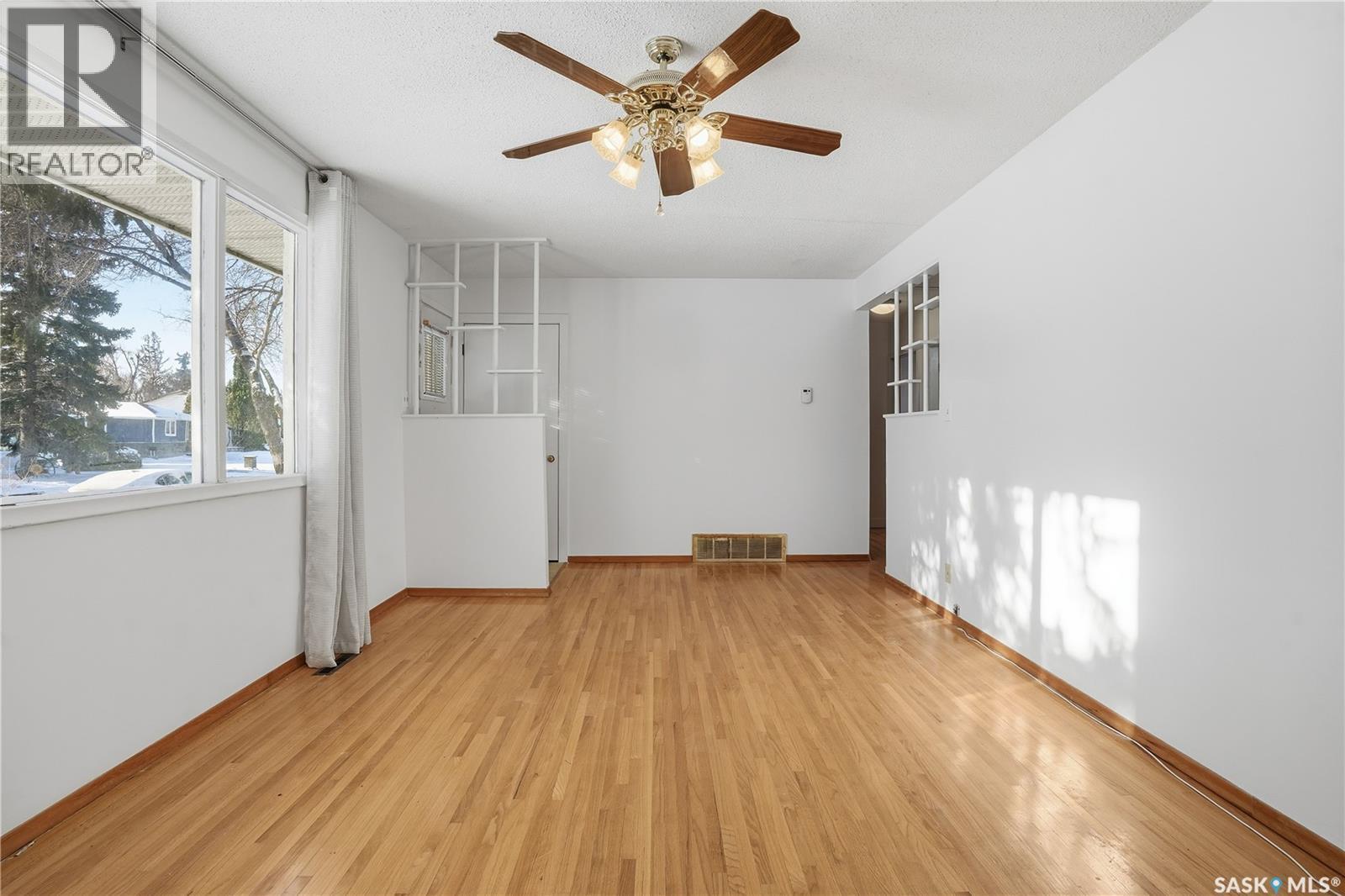 4214 Richmond Place, Regina, SK - Indoor Photo Showing Other Room