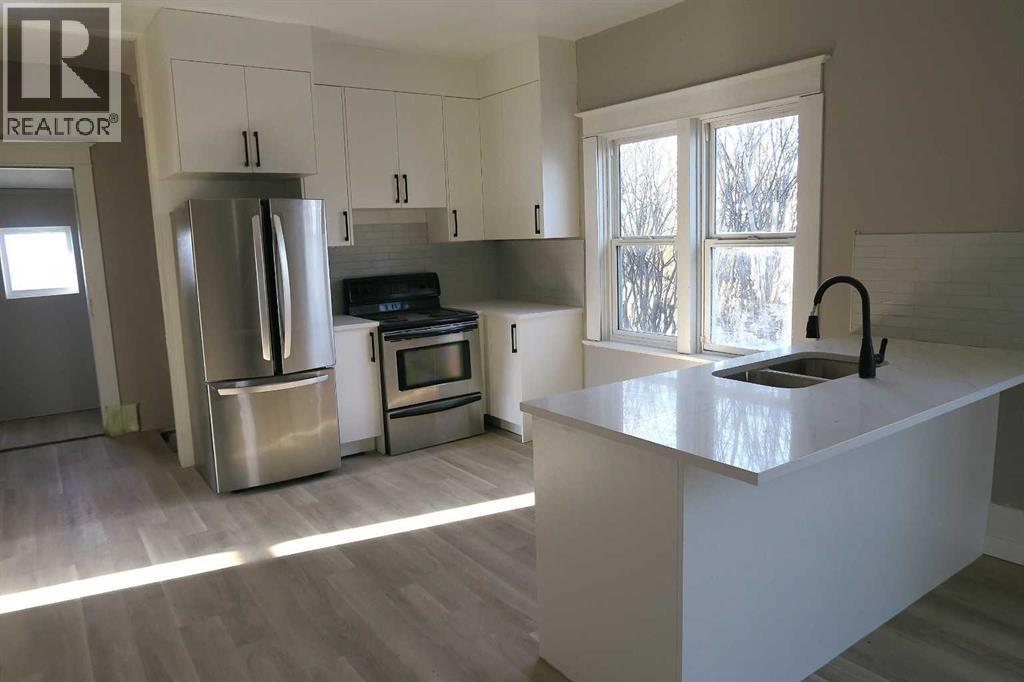 Stunning Custom Kitchen ,Quartz counter Top, Stainless Steel Appliances - 407 4 Avenue, Gleichen, AB - Indoor Photo Showing Kitchen With Stainless Steel Kitchen