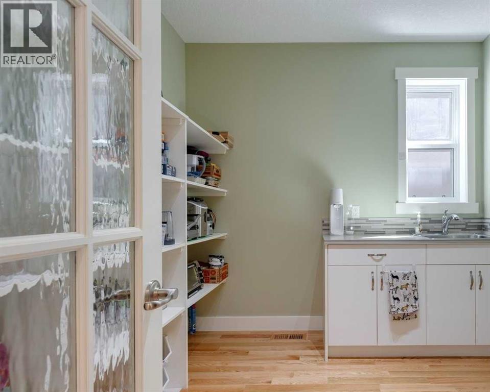 Walk in Pantry - 417 29 Avenue Nw, Calgary, AB - Indoor