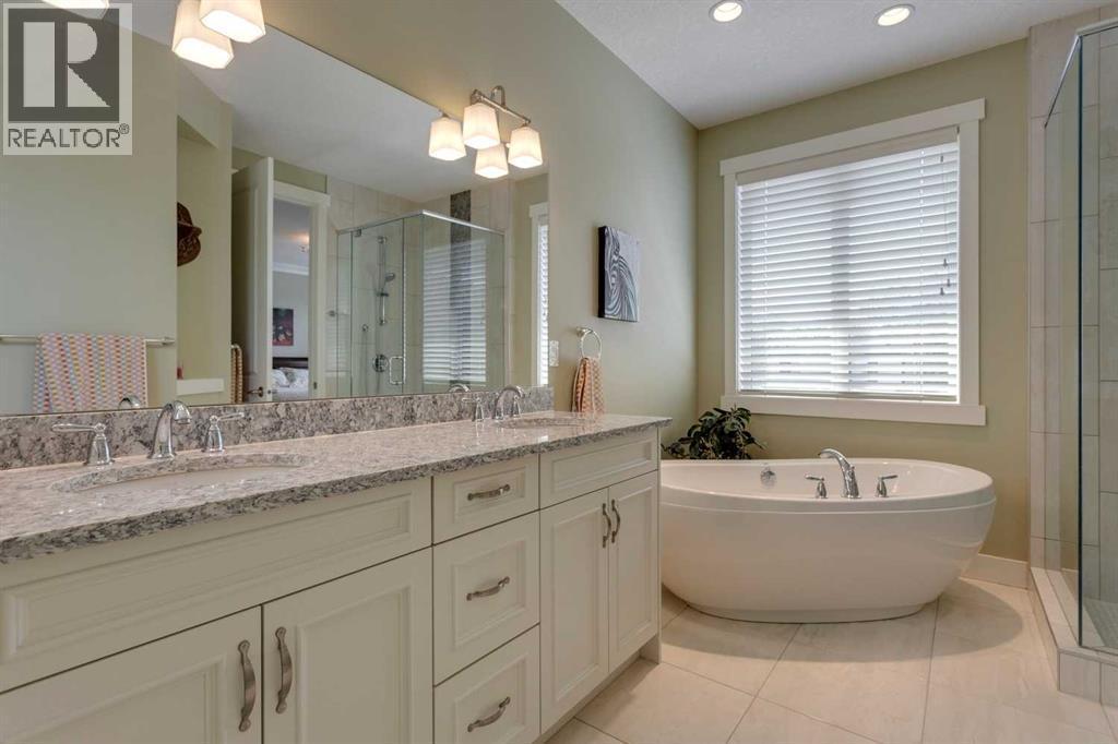 Ensuite Dual Quartz Vanity - 417 29 Avenue Nw, Calgary, AB - Indoor Photo Showing Bathroom