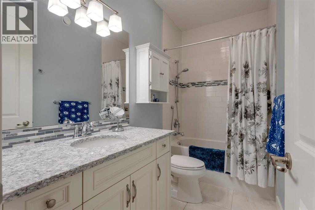 417 29 Avenue Nw, Calgary, AB - Indoor Photo Showing Bathroom