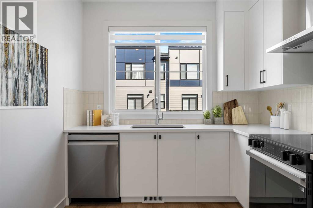 302, 550 Seton Circle Se, Calgary, AB - Indoor Photo Showing Kitchen