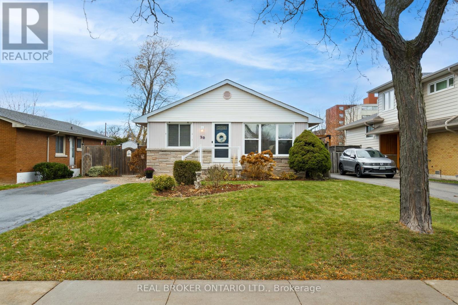 20 Cardinal Drive, Hamilton, ON - Outdoor