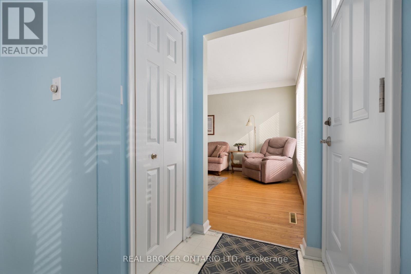 20 Cardinal Drive, Hamilton, ON - Indoor Photo Showing Other Room
