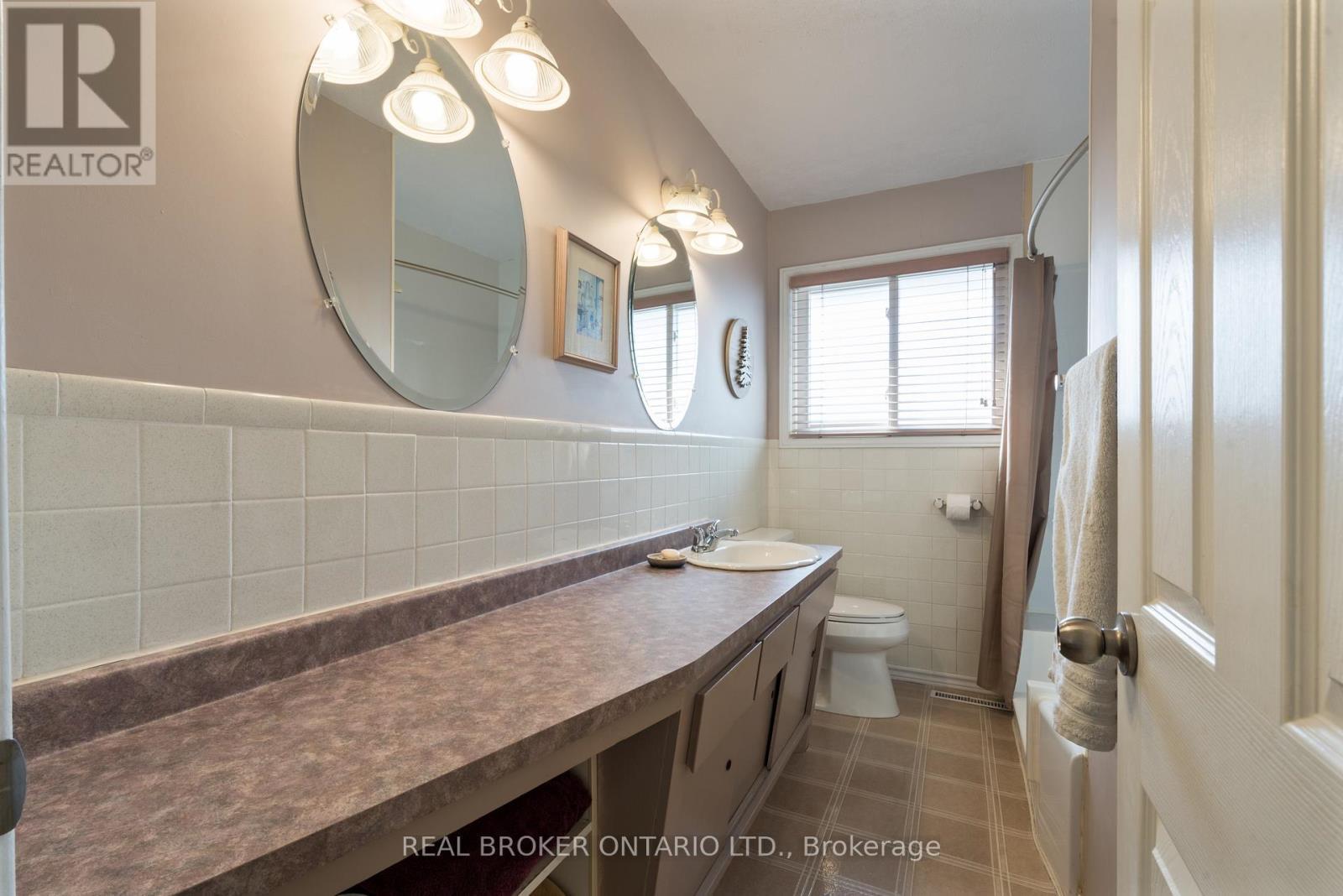 20 Cardinal Drive, Hamilton, ON - Indoor Photo Showing Bathroom