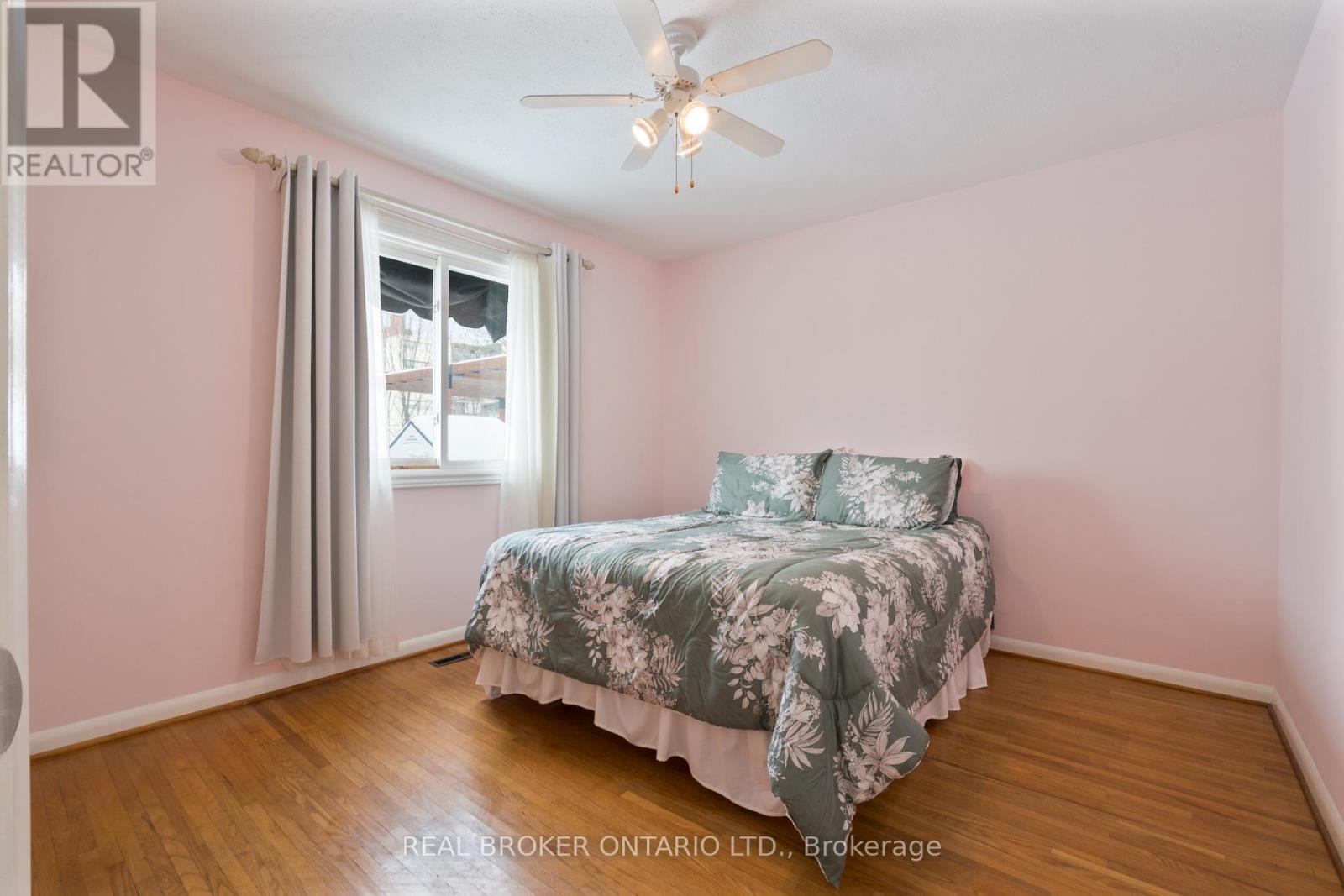20 Cardinal Drive, Hamilton, ON - Indoor Photo Showing Bedroom