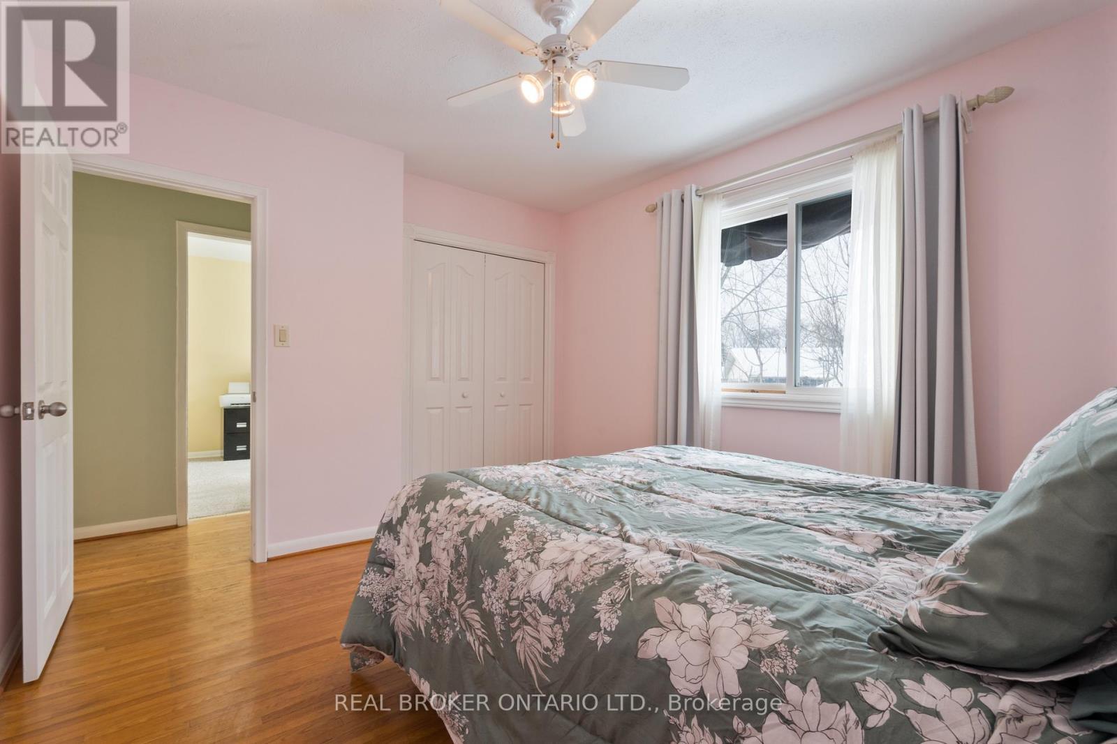 20 Cardinal Drive, Hamilton, ON - Indoor Photo Showing Bedroom