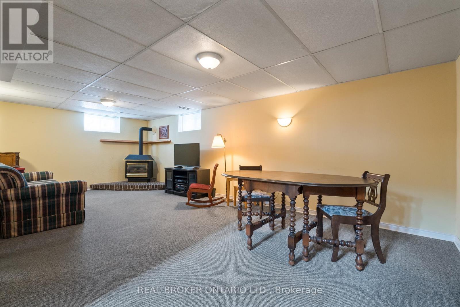 20 Cardinal Drive, Hamilton, ON - Indoor Photo Showing Other Room