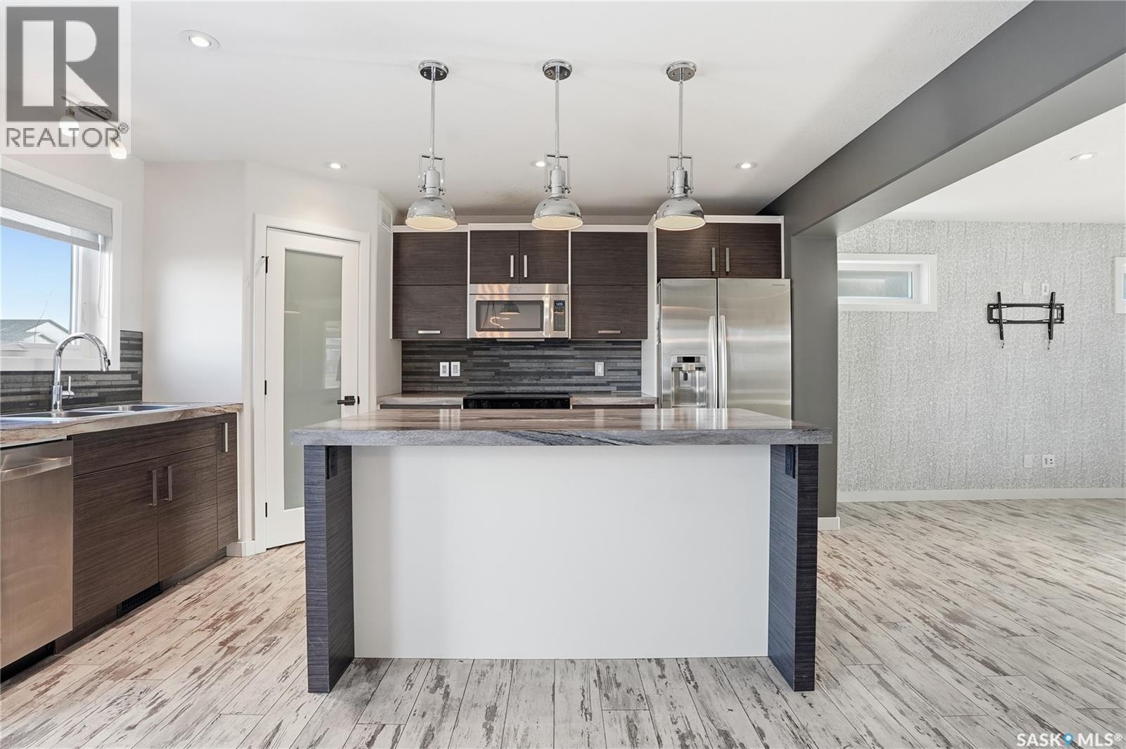 230 Kloppenburg Way, Saskatoon, SK - Indoor Photo Showing Kitchen With Double Sink With Upgraded Kitchen