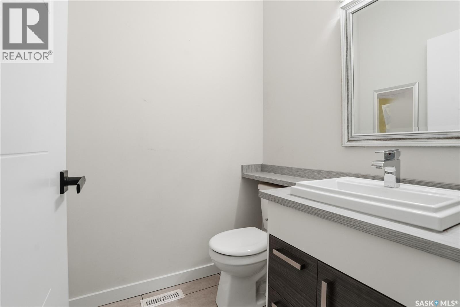 230 Kloppenburg Way, Saskatoon, SK - Indoor Photo Showing Bathroom