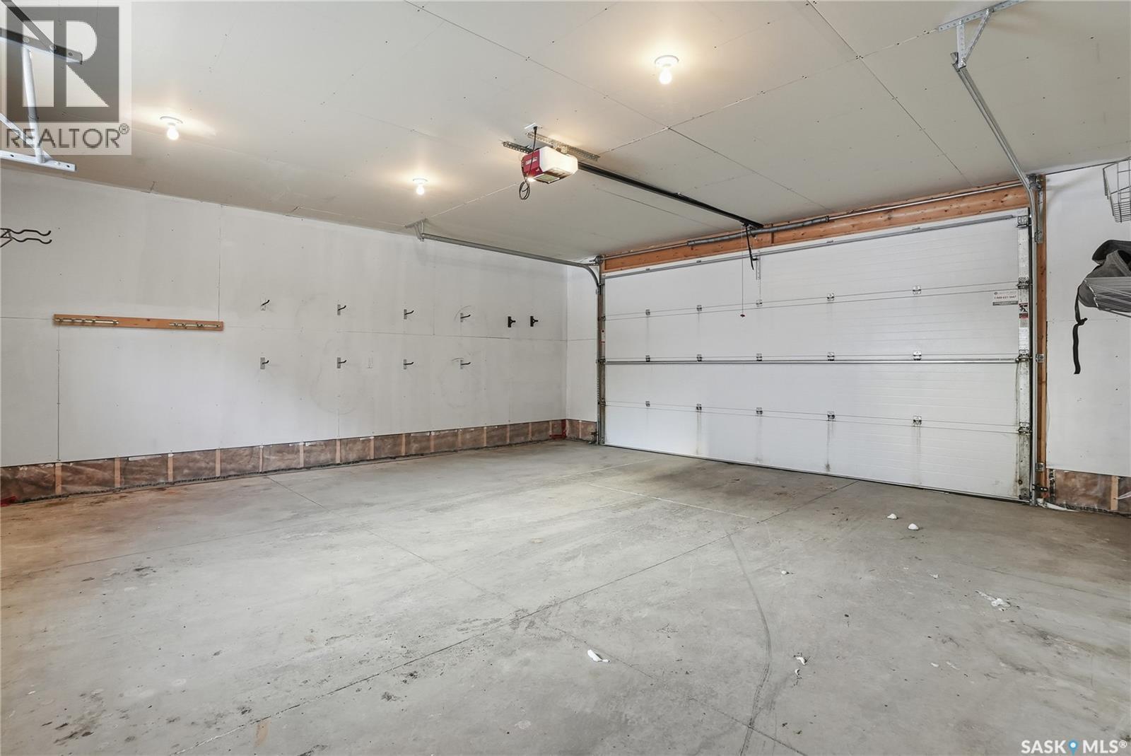 230 Kloppenburg Way, Saskatoon, SK - Indoor Photo Showing Garage