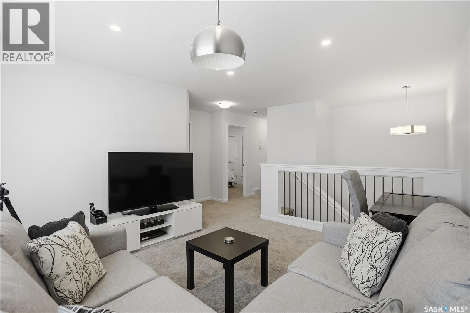 3033 Bellegarde Crescent, Regina, SK - Indoor Photo Showing Living Room