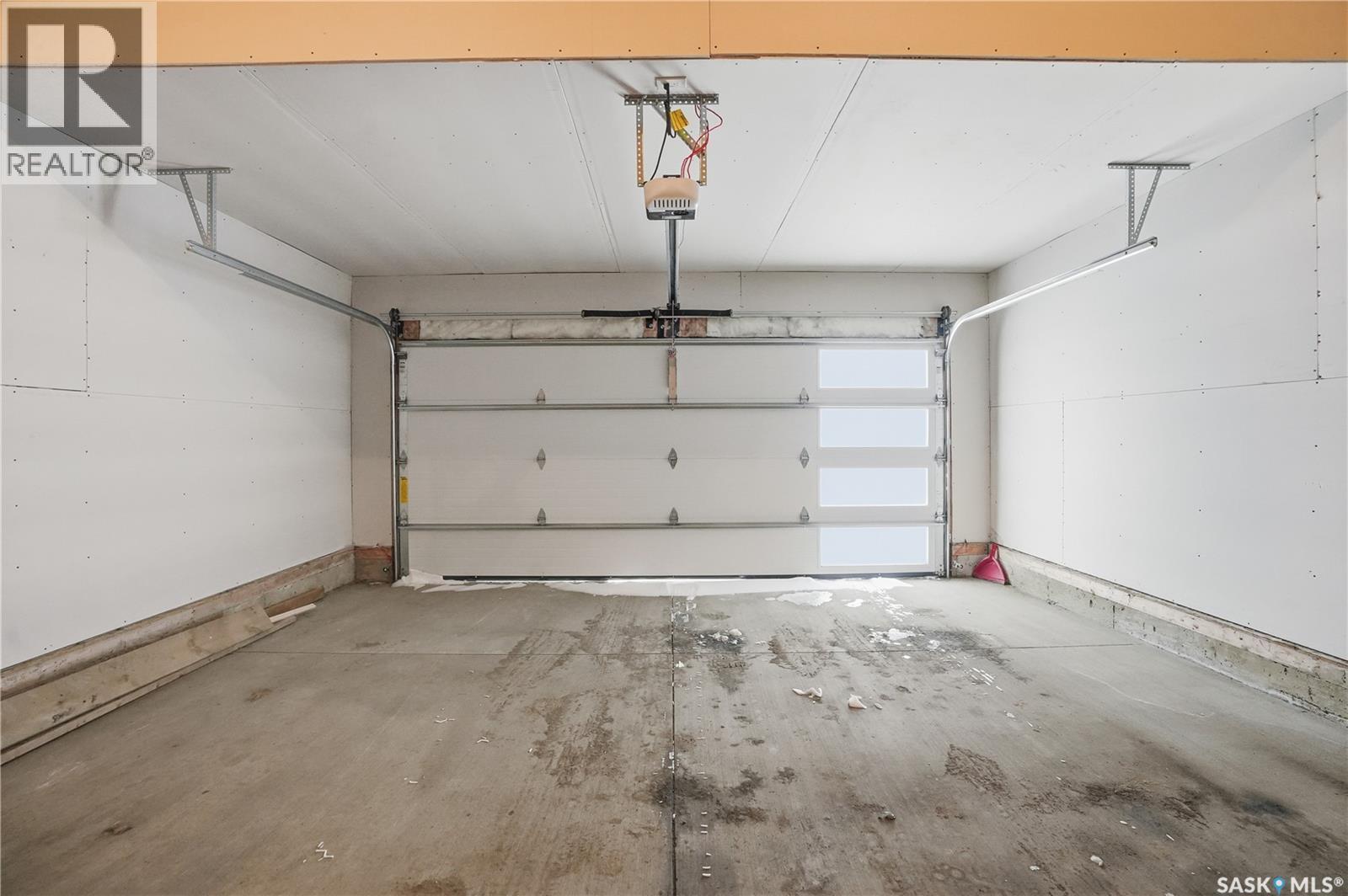 3033 Bellegarde Crescent, Regina, SK - Indoor Photo Showing Garage
