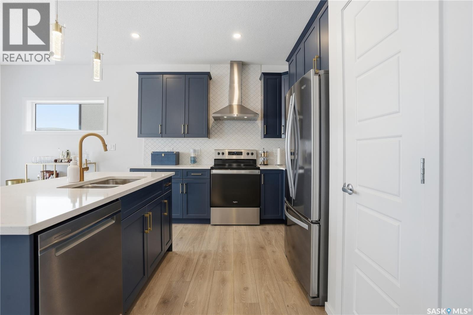 3033 Bellegarde Crescent, Regina, SK - Indoor Photo Showing Kitchen With Stainless Steel Kitchen With Double Sink With Upgraded Kitchen
