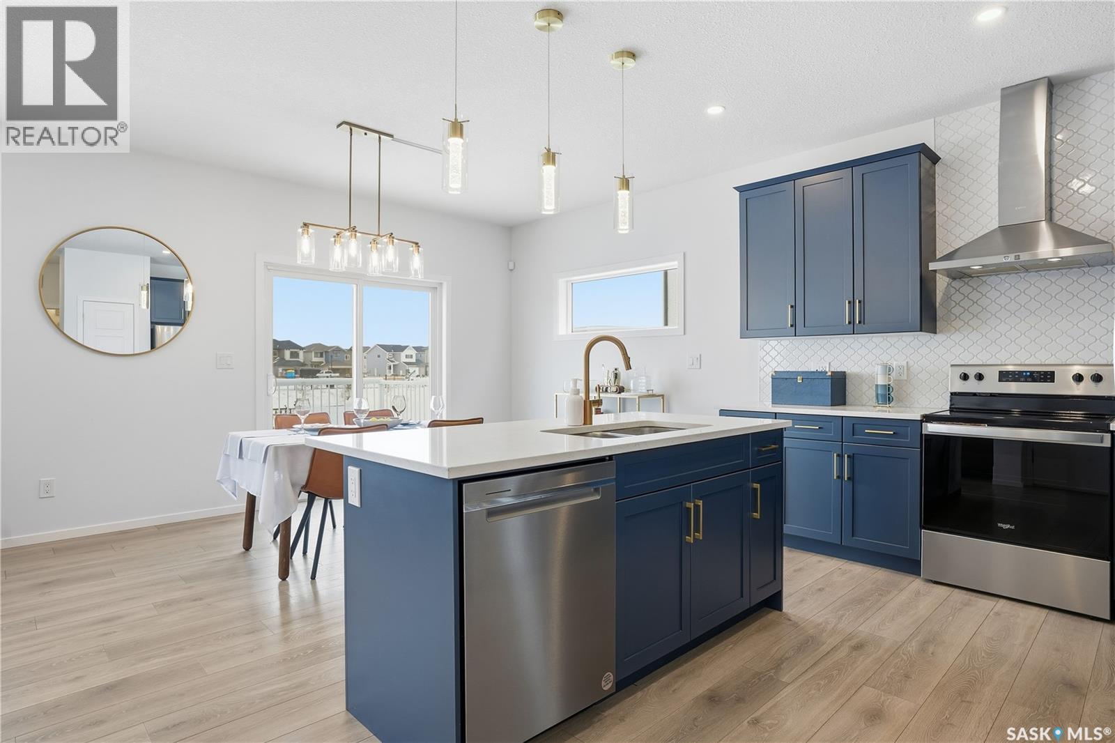 3033 Bellegarde Crescent, Regina, SK - Indoor Photo Showing Kitchen With Stainless Steel Kitchen With Double Sink With Upgraded Kitchen