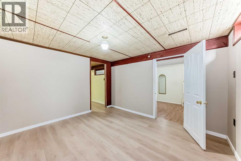 5232 44 Avenue Nw, Calgary, AB - Indoor Photo Showing Other Room