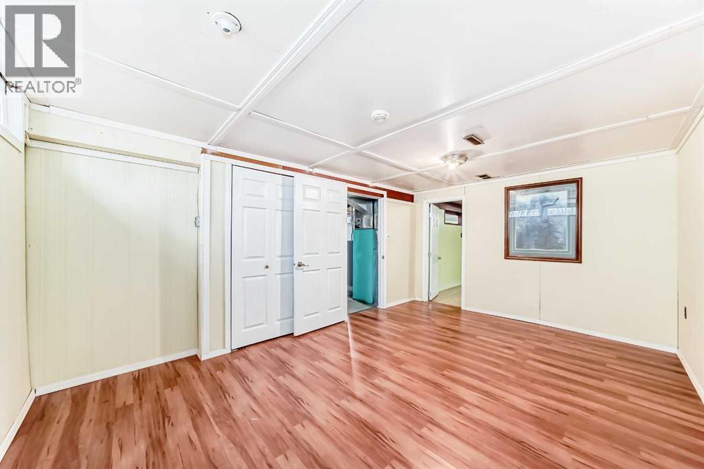 5232 44 Avenue Nw, Calgary, AB - Indoor Photo Showing Other Room