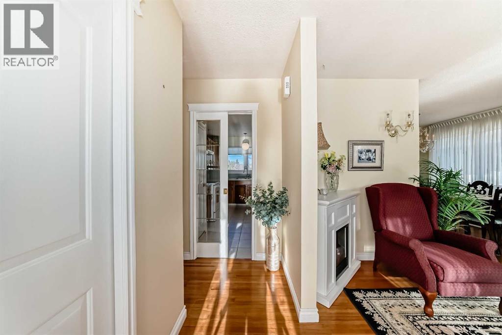 5232 44 Avenue Nw, Calgary, AB - Indoor Photo Showing Other Room