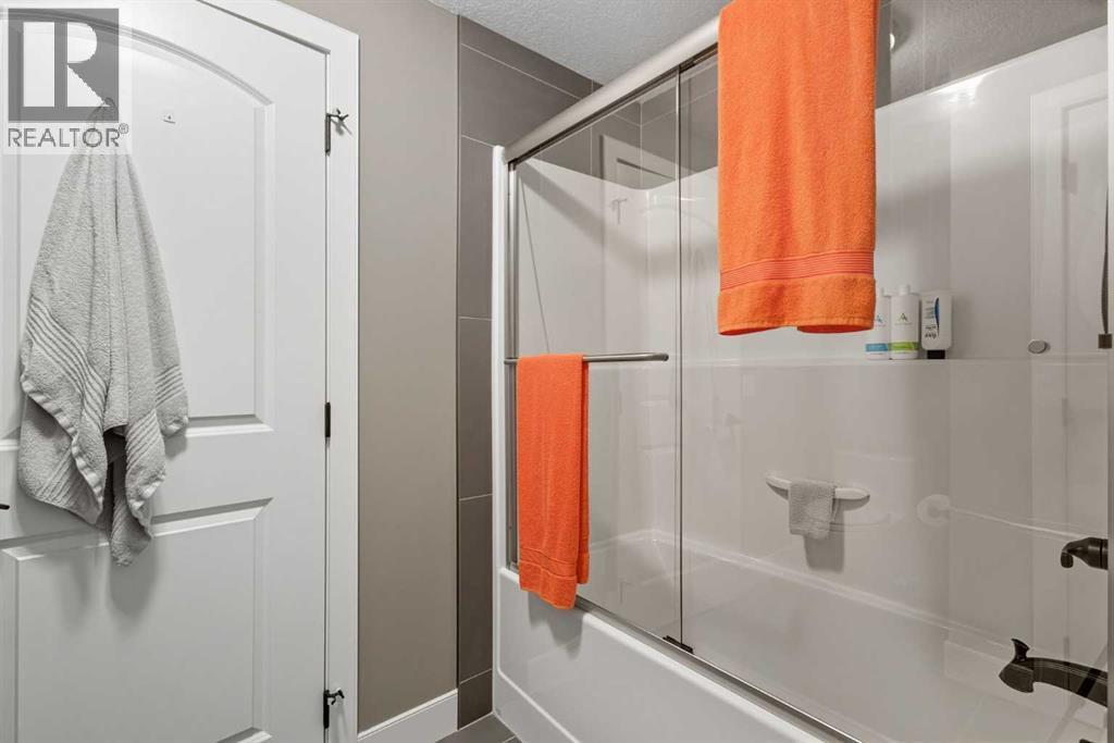 41 Evergreen Mount Sw, Calgary, AB - Indoor Photo Showing Bathroom