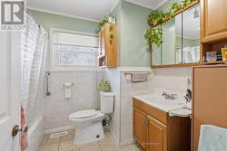 Upstairs bathroom (Upstairs) -