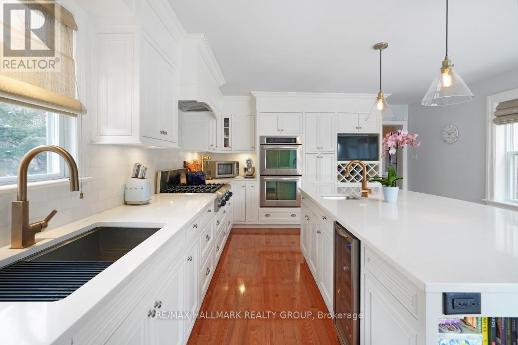 410 Mcleod Street, Ottawa, ON - Indoor Photo Showing Kitchen With Upgraded Kitchen
