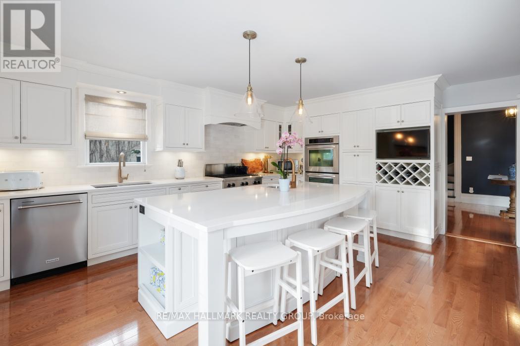 410 Mcleod Street, Ottawa, ON - Indoor Photo Showing Kitchen With Upgraded Kitchen
