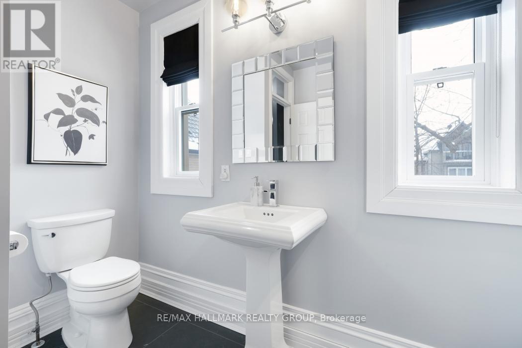 410 Mcleod Street, Ottawa, ON - Indoor Photo Showing Bathroom