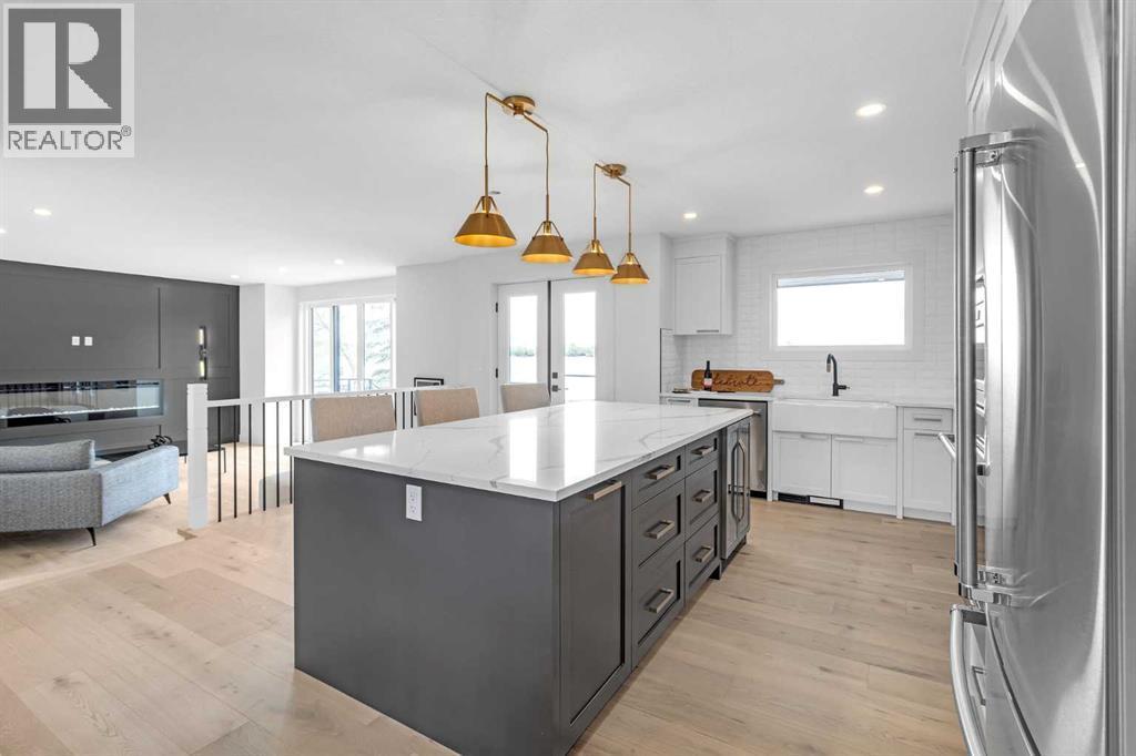 340 West Chestermere Drive, Chestermere, AB - Indoor Photo Showing Kitchen With Upgraded Kitchen