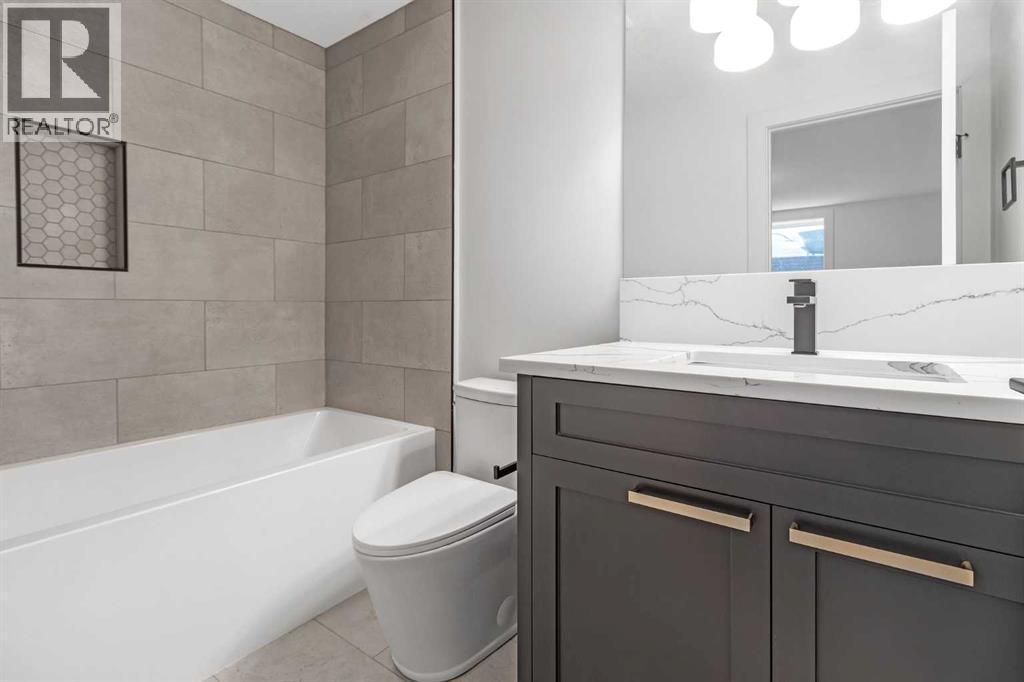 340 West Chestermere Drive, Chestermere, AB - Indoor Photo Showing Bathroom