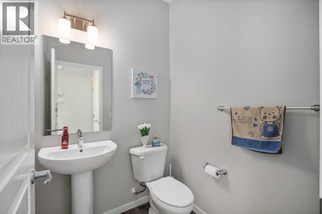63 Masters Crescent Se, Calgary, AB - Indoor Photo Showing Bathroom