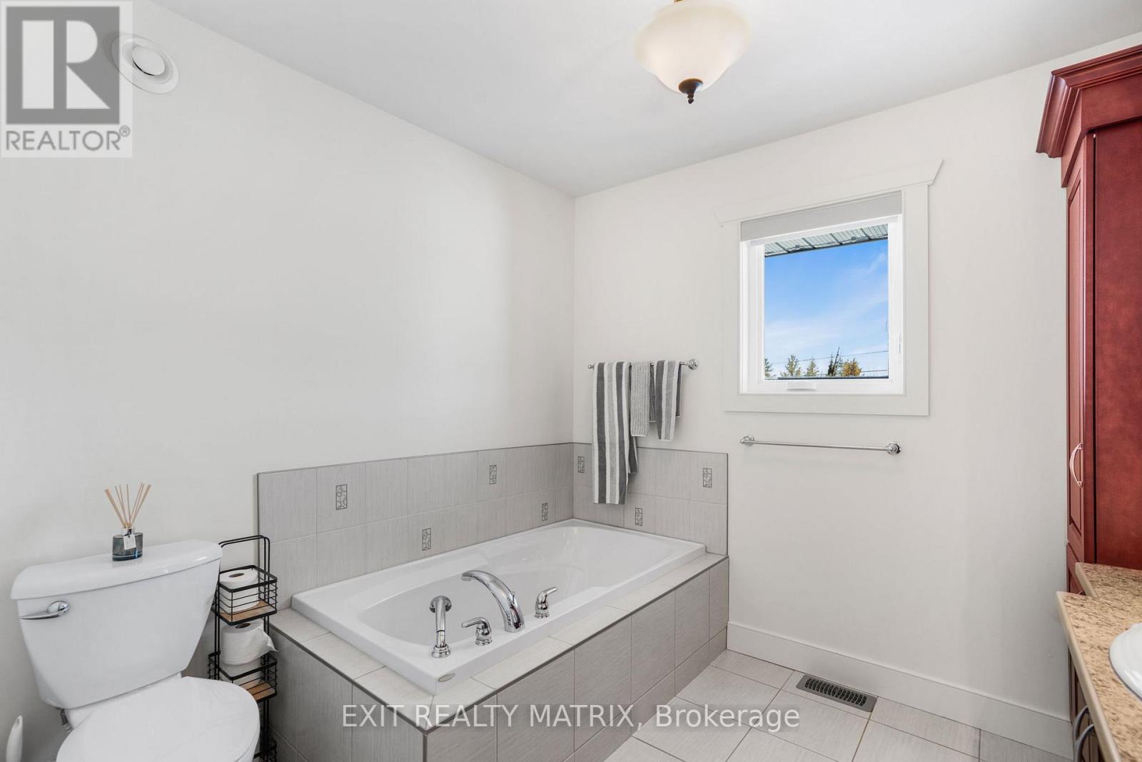 3100 Pattee Road E, Champlain, ON - Indoor Photo Showing Other Room