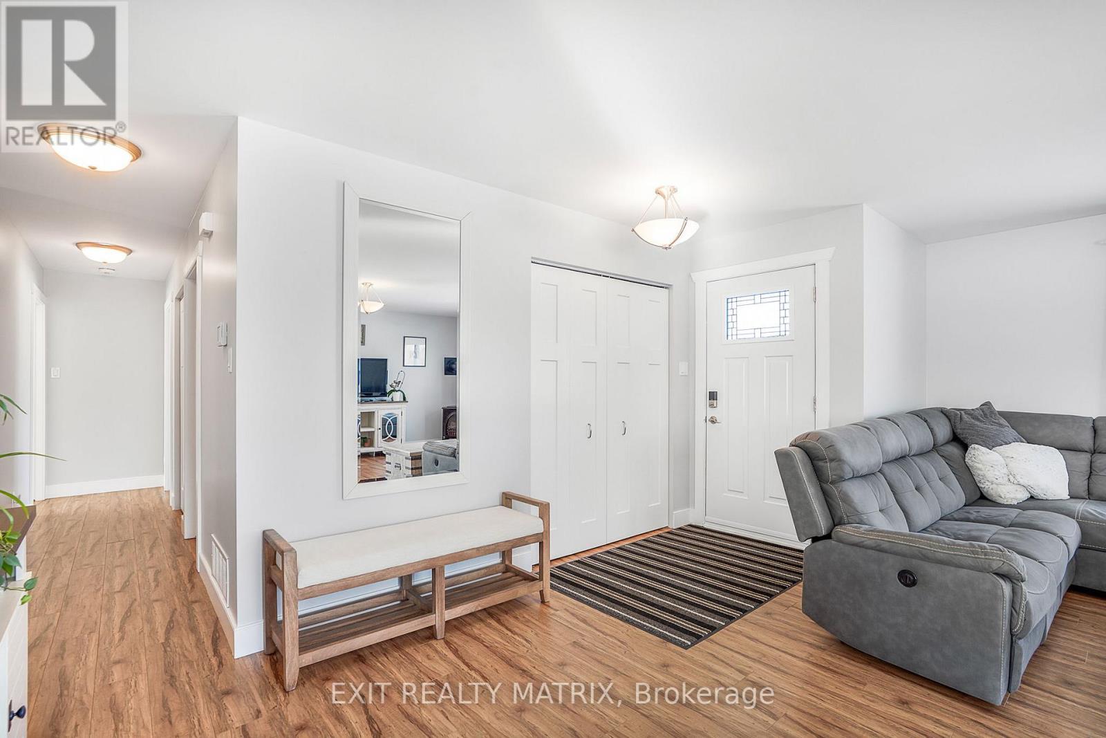 3100 Pattee Road E, Champlain, ON - Indoor Photo Showing Living Room