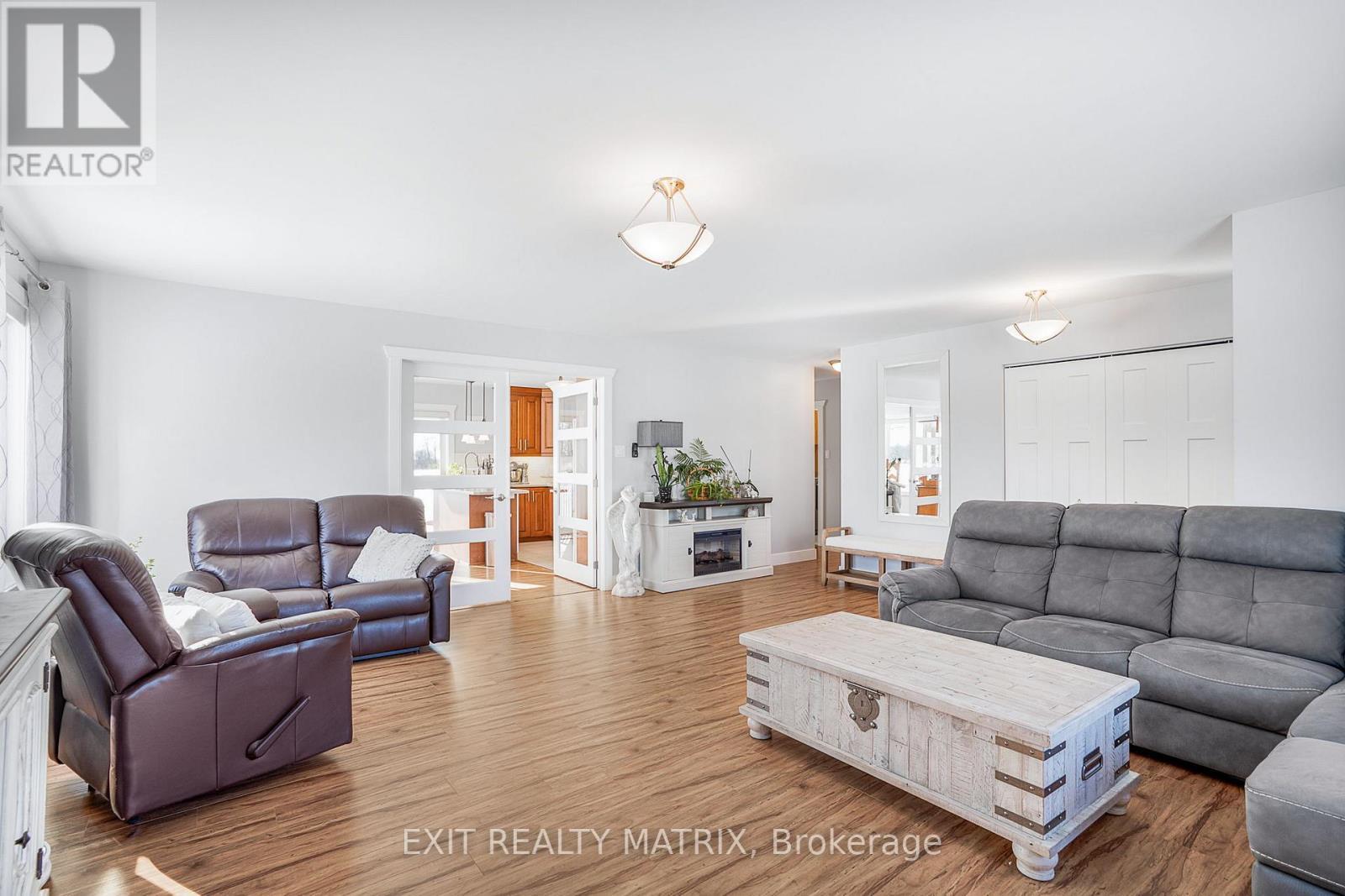 3100 Pattee Road E, Champlain, ON - Indoor Photo Showing Living Room