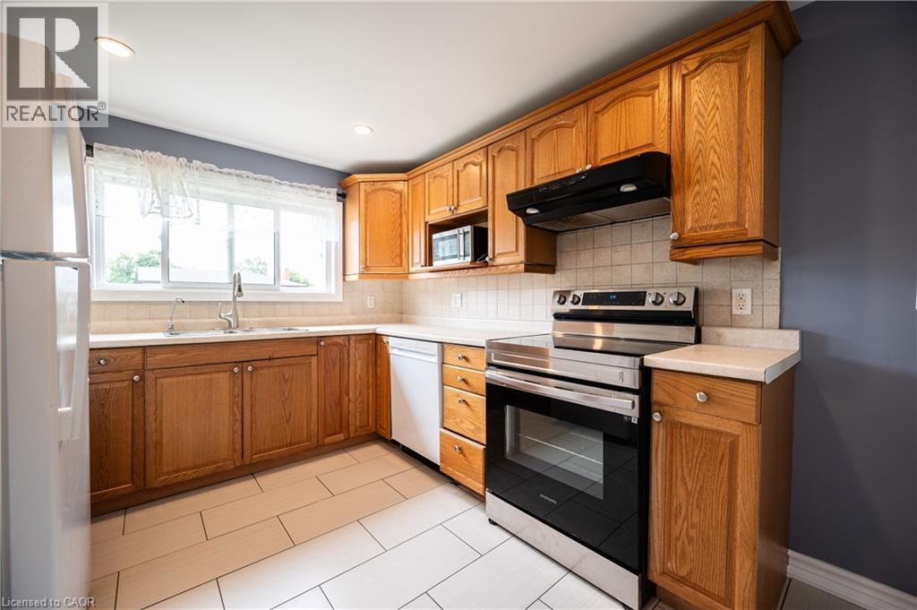 66 Belwood Crescent, Kitchener, ON - Indoor Photo Showing Kitchen