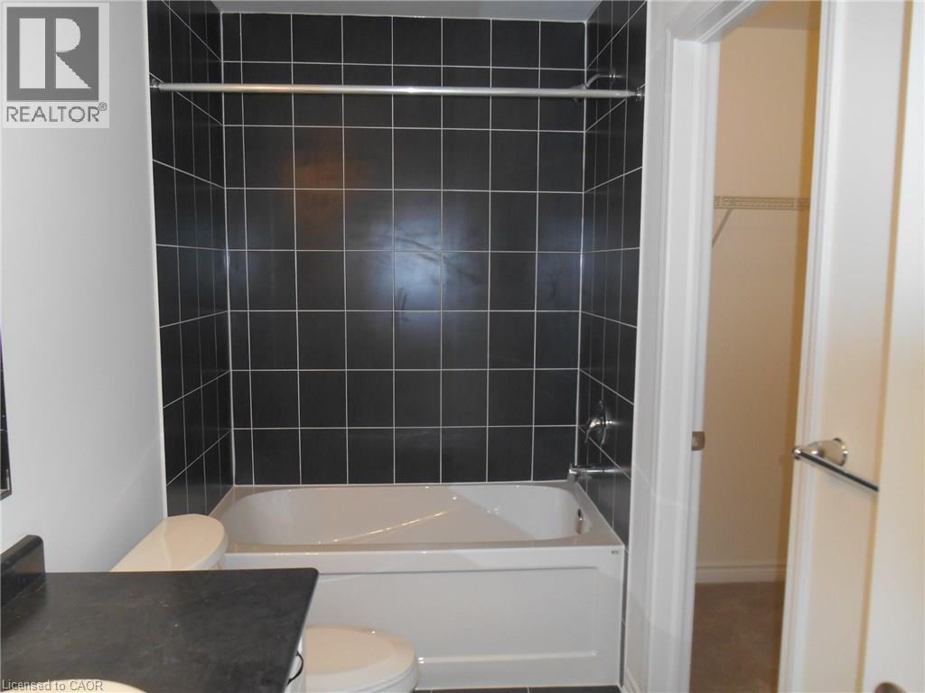 15 Outlook Terrace, Kitchener, ON - Indoor Photo Showing Bathroom