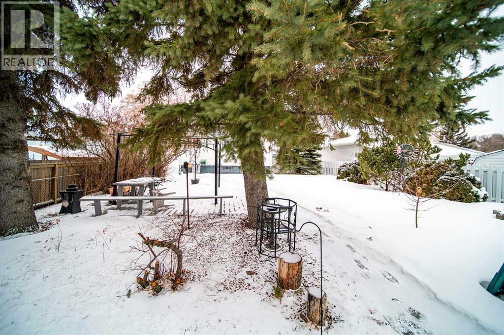 706 7 Avenue, Wainwright, AB - Outdoor