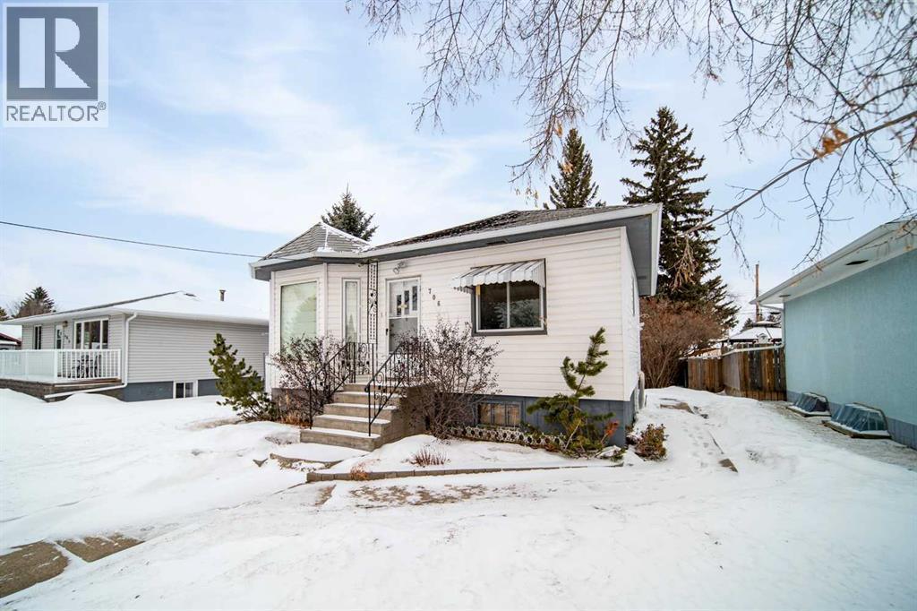 706 7 Avenue, Wainwright, AB - Outdoor