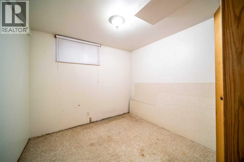 706 7 Avenue, Wainwright, AB - Indoor Photo Showing Other Room