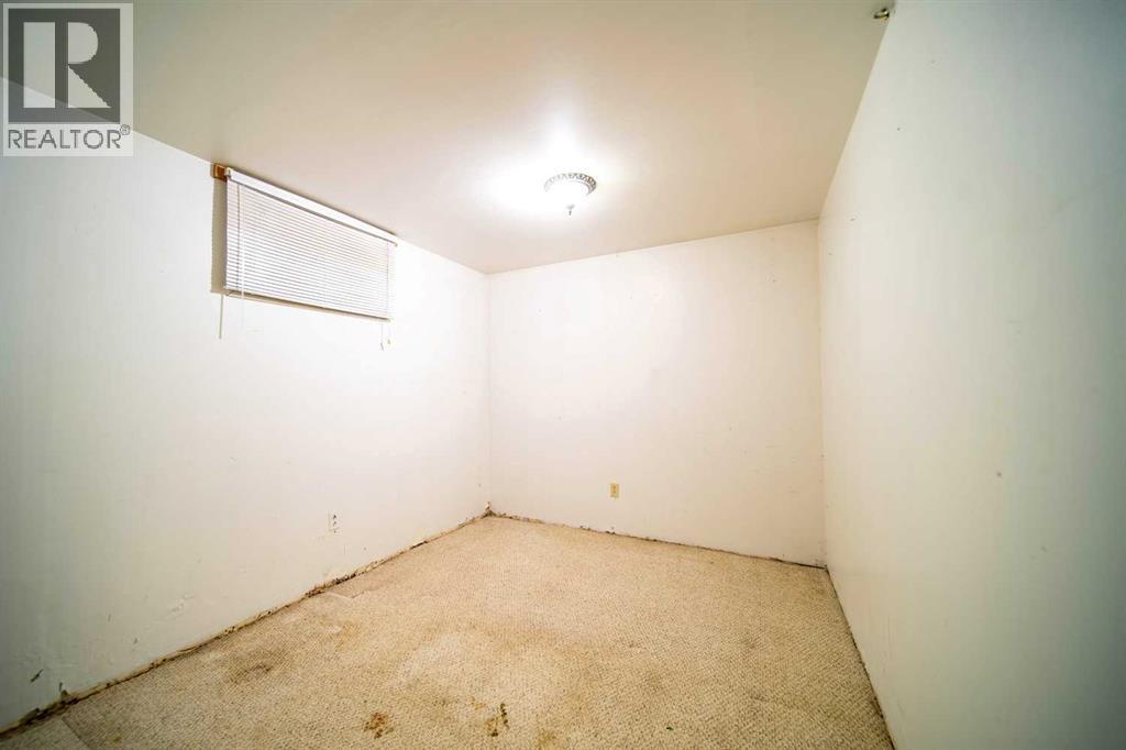 706 7 Avenue, Wainwright, AB - Indoor Photo Showing Other Room