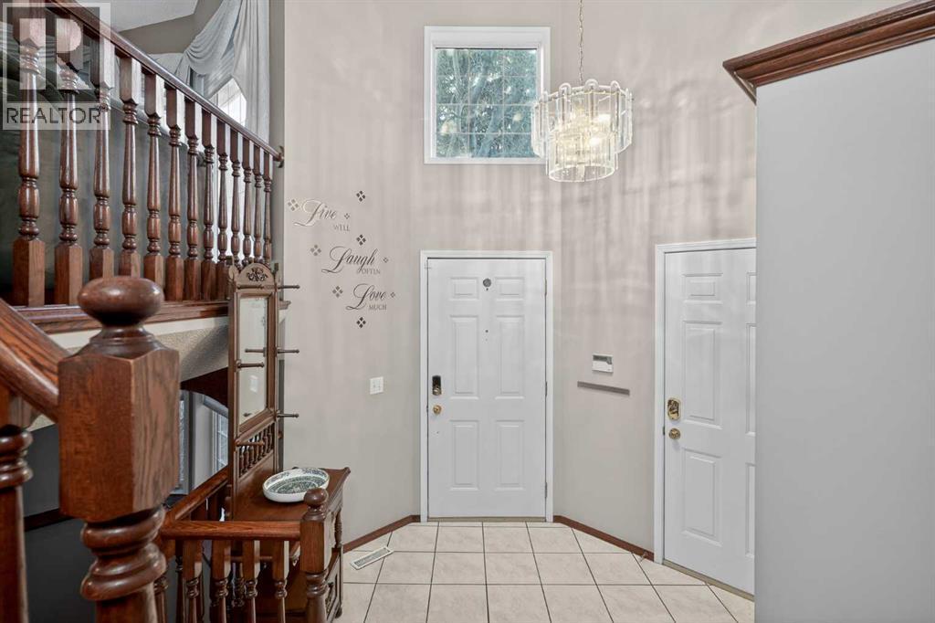 150 Somerset Close Sw, Calgary, AB - Indoor Photo Showing Other Room