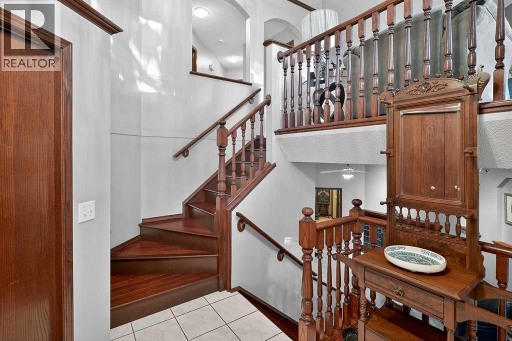 150 Somerset Close Sw, Calgary, AB - Indoor Photo Showing Other Room