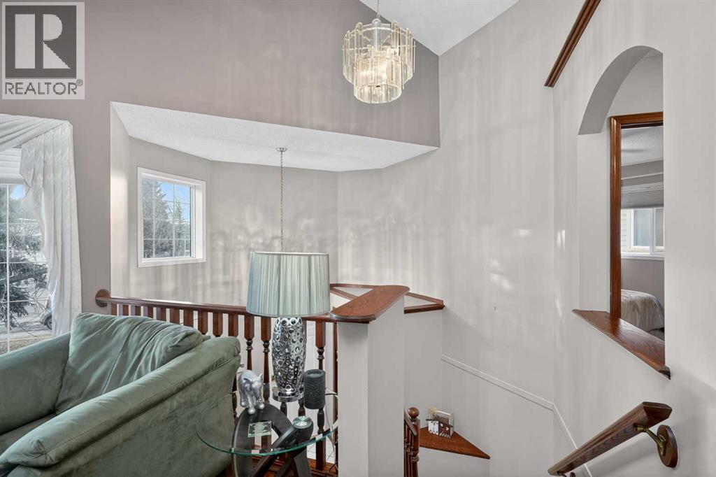 150 Somerset Close Sw, Calgary, AB - Indoor Photo Showing Other Room