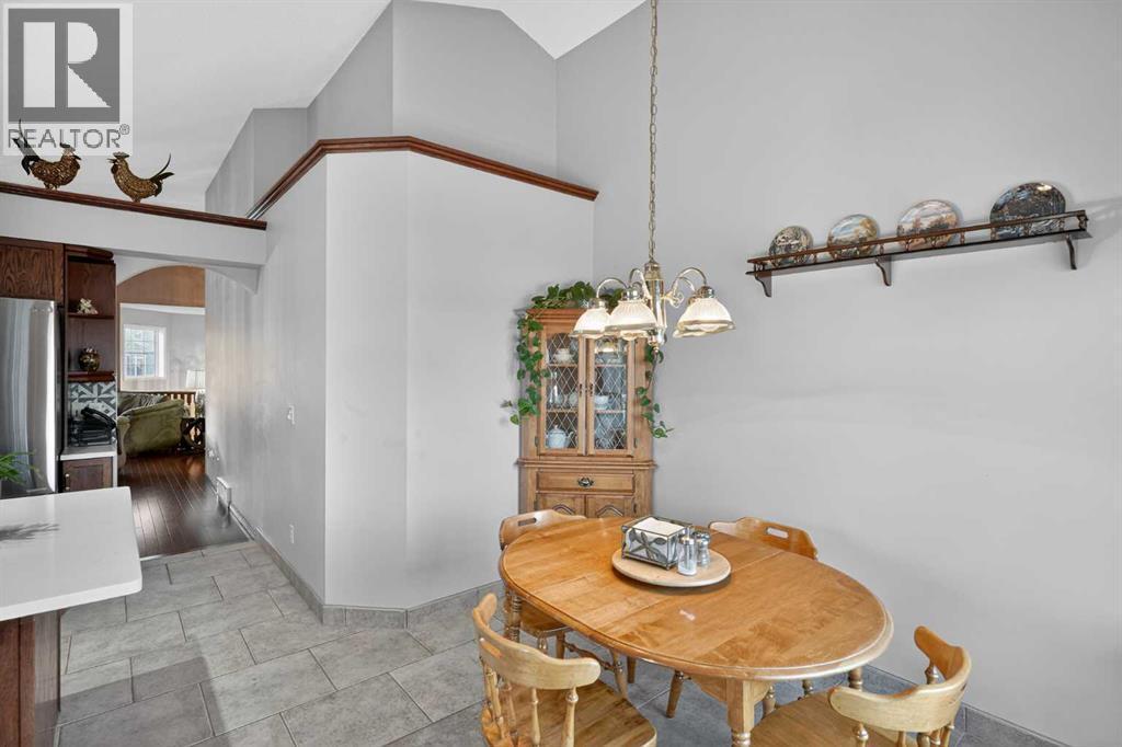 150 Somerset Close Sw, Calgary, AB - Indoor Photo Showing Dining Room